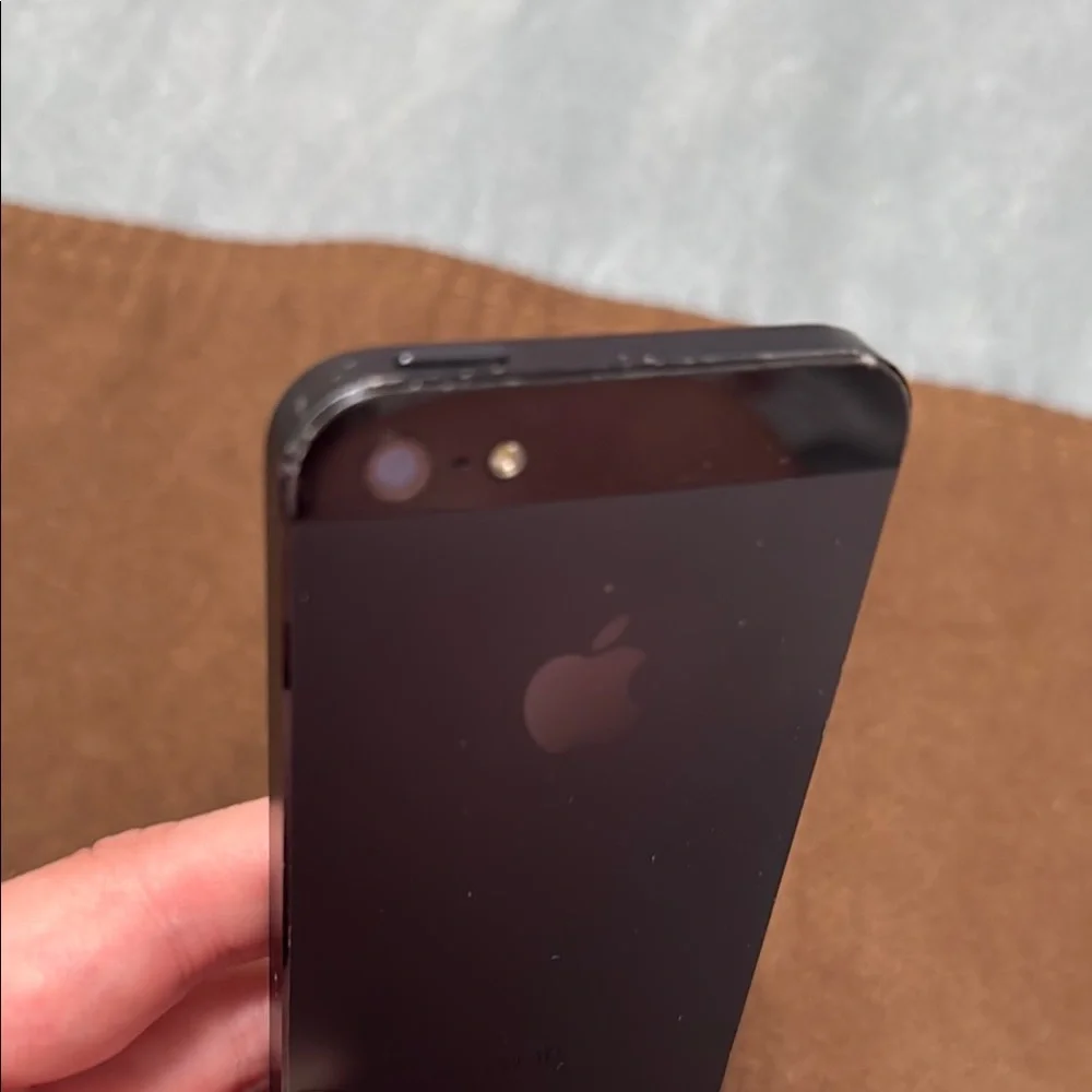 Apple iPhone 5 Black Cell Phone Sleek Design